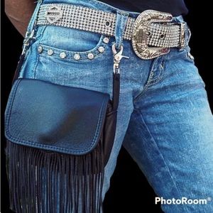 Belt Loop Clasp Genuine Leather Hip Purse.
Talisman Canadian Made - New